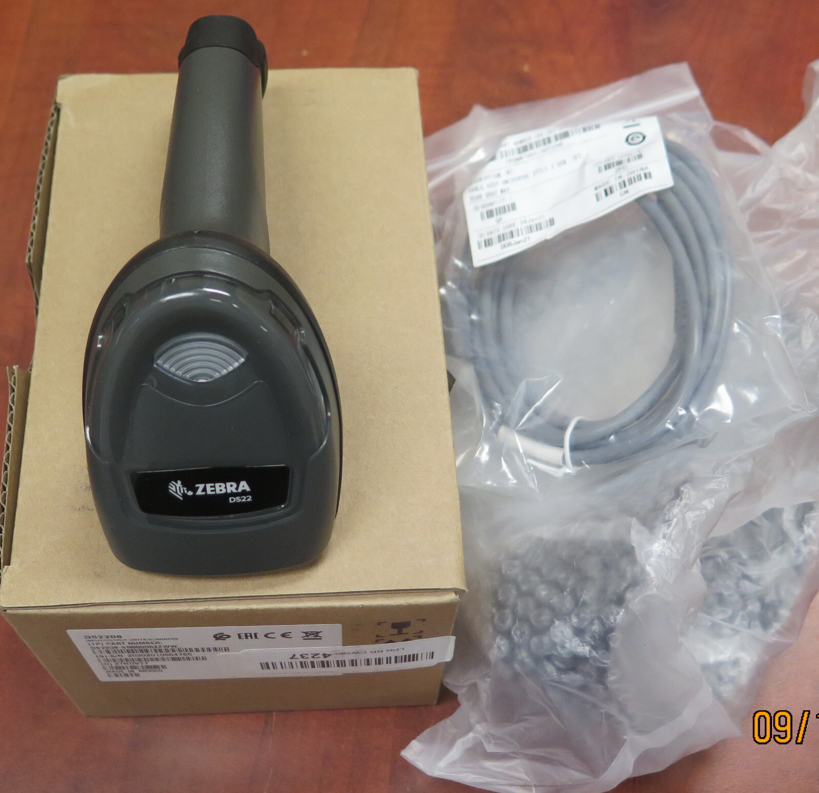 New Motorola Zebra Symbol Barcode Scanner DS2208-SR00007ZZWW USB Black w/Stand