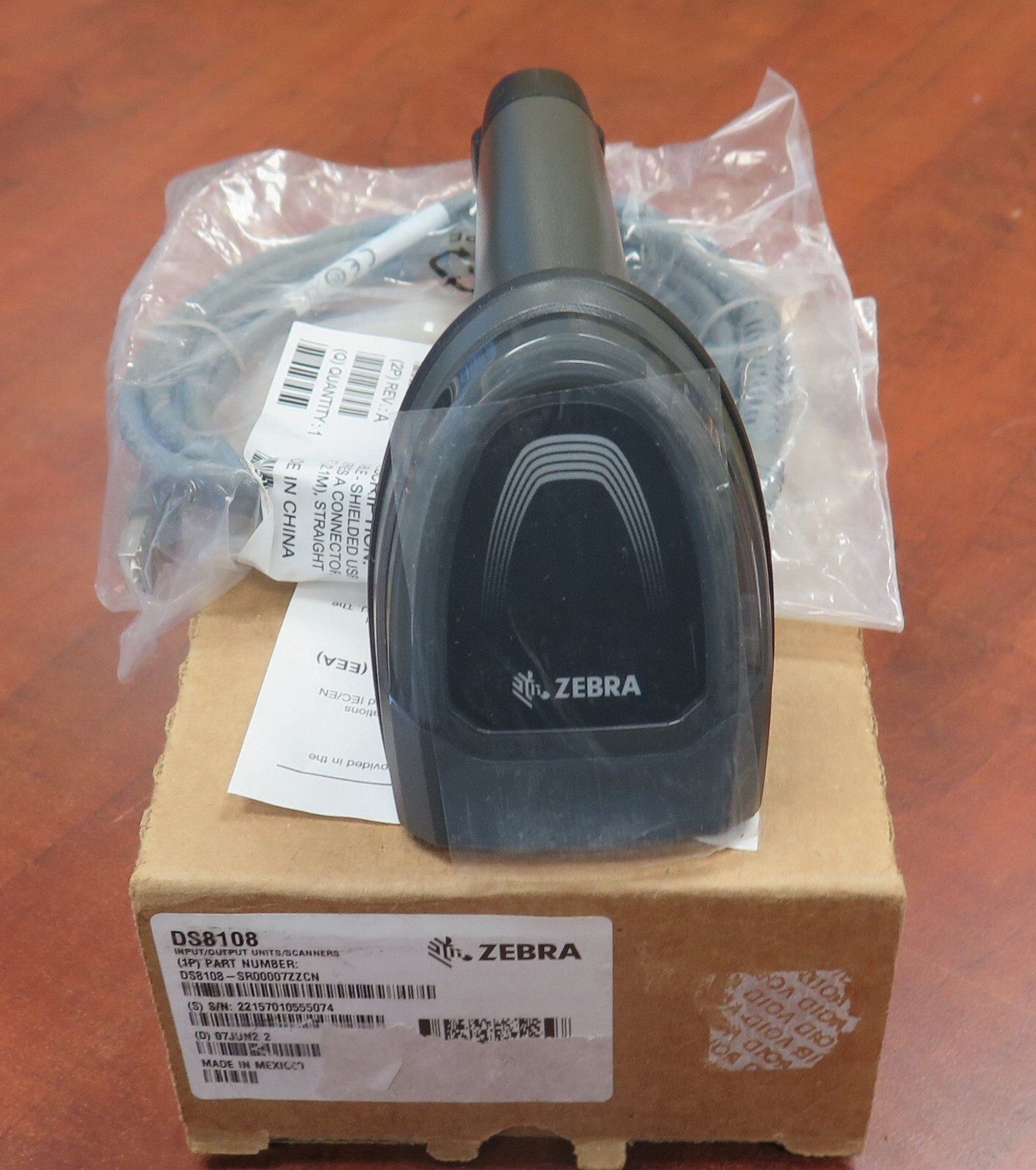 New Zebra Motorola Symbol DS8108 - SR00007ZZWW 1D2D Barcode Scanner w/USB Cable