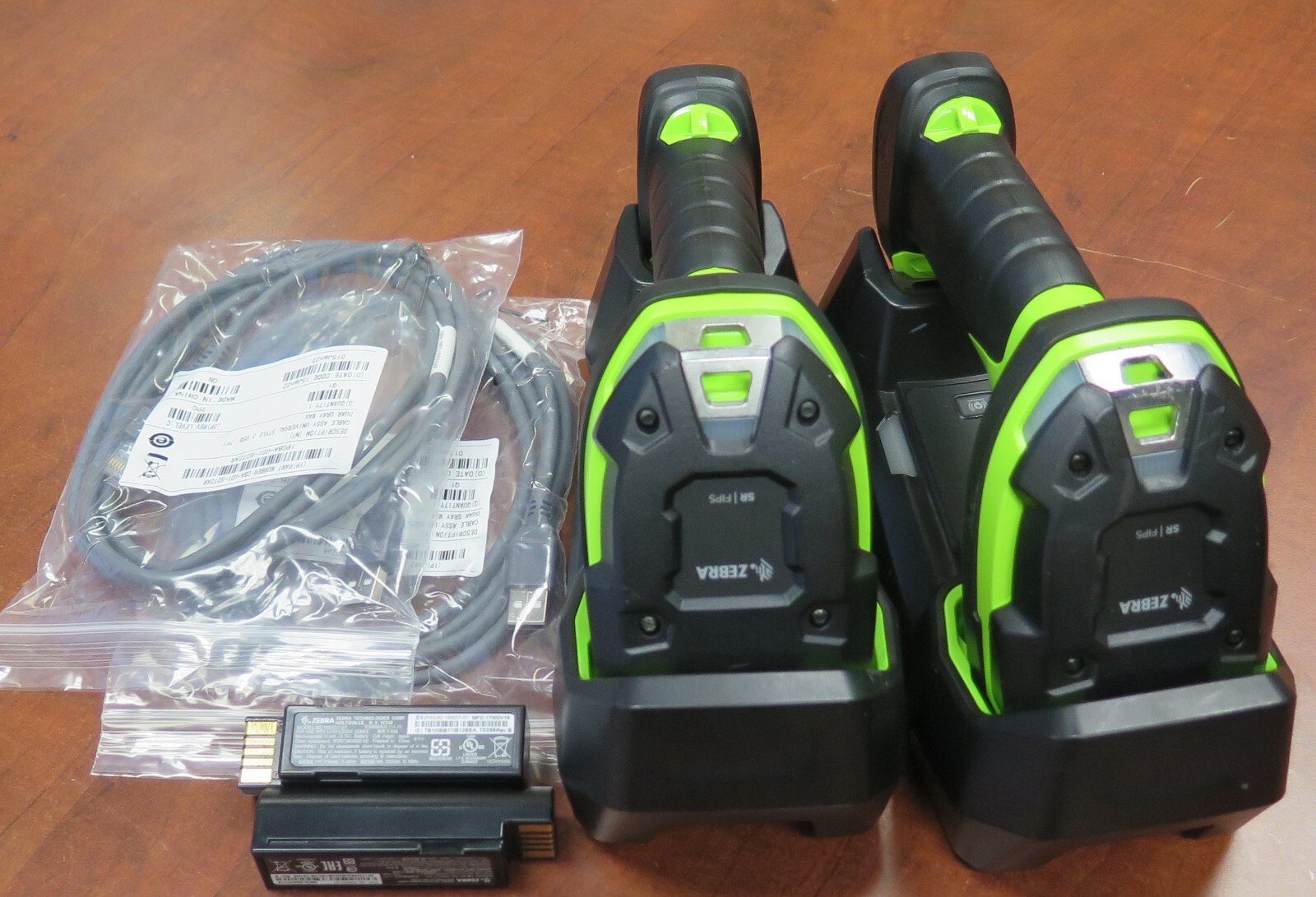 Lot of 2 Zebra Motorola Symbol Barcode Scanner Li3678 -SR0F003VZWW w/ Cradle