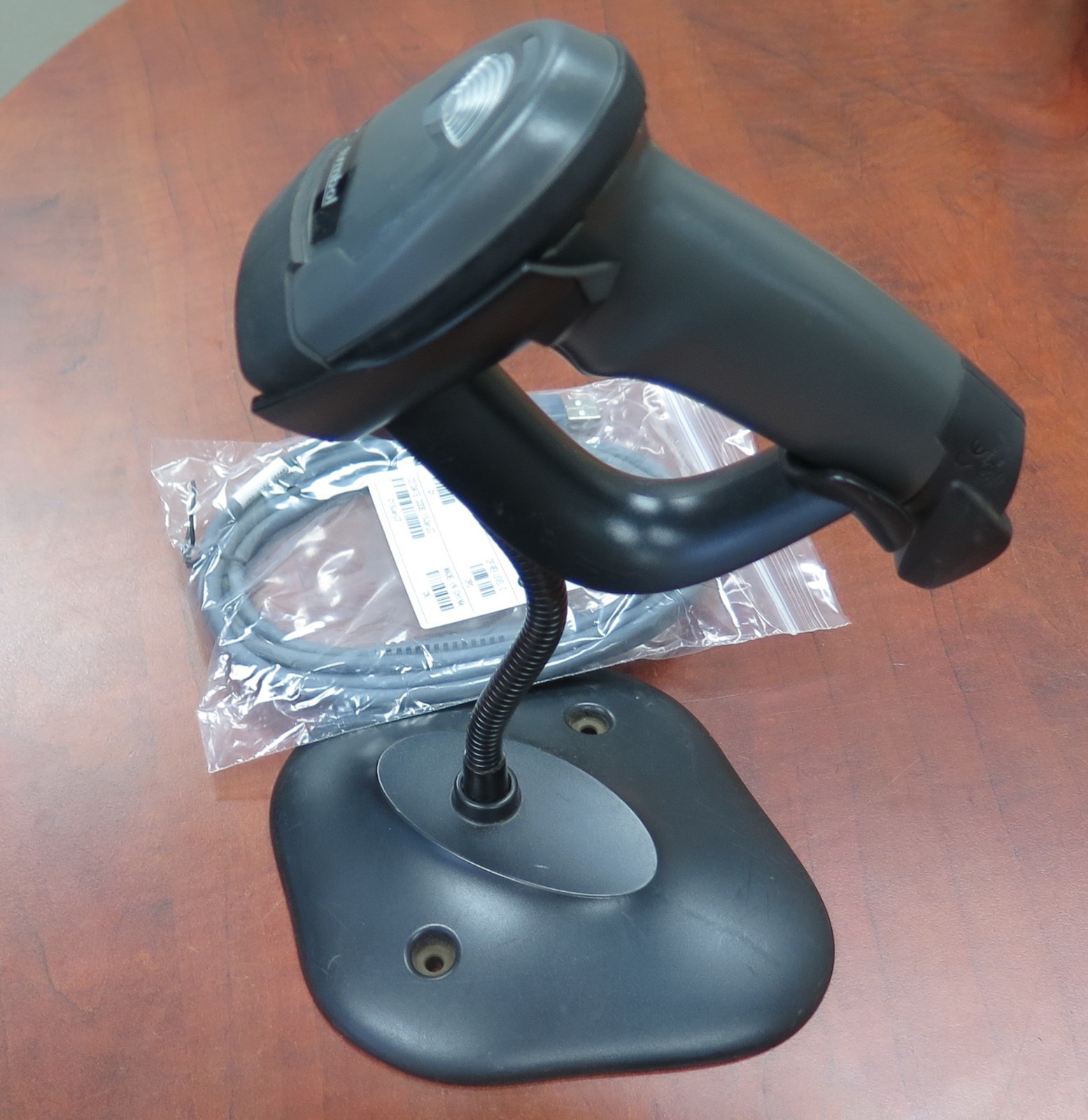 Motorola Symbol Barcode Scanner LS2208 with Handfree Stand USB, 1D Scanner