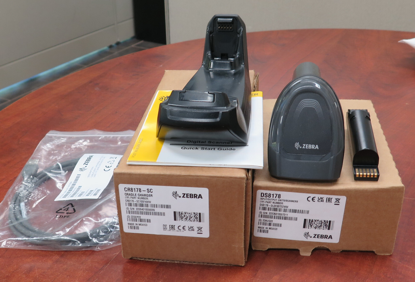New ZEBRA motorola Barcode Scanner DS8178-DL0F007ZZWW w/ CR8178 Cradle 2D DL